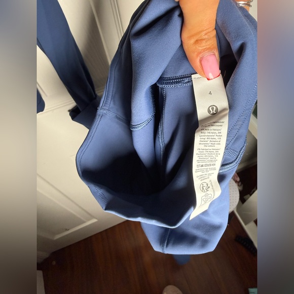 Lululemon jacketLululemon leggings - Picture 5 of 10